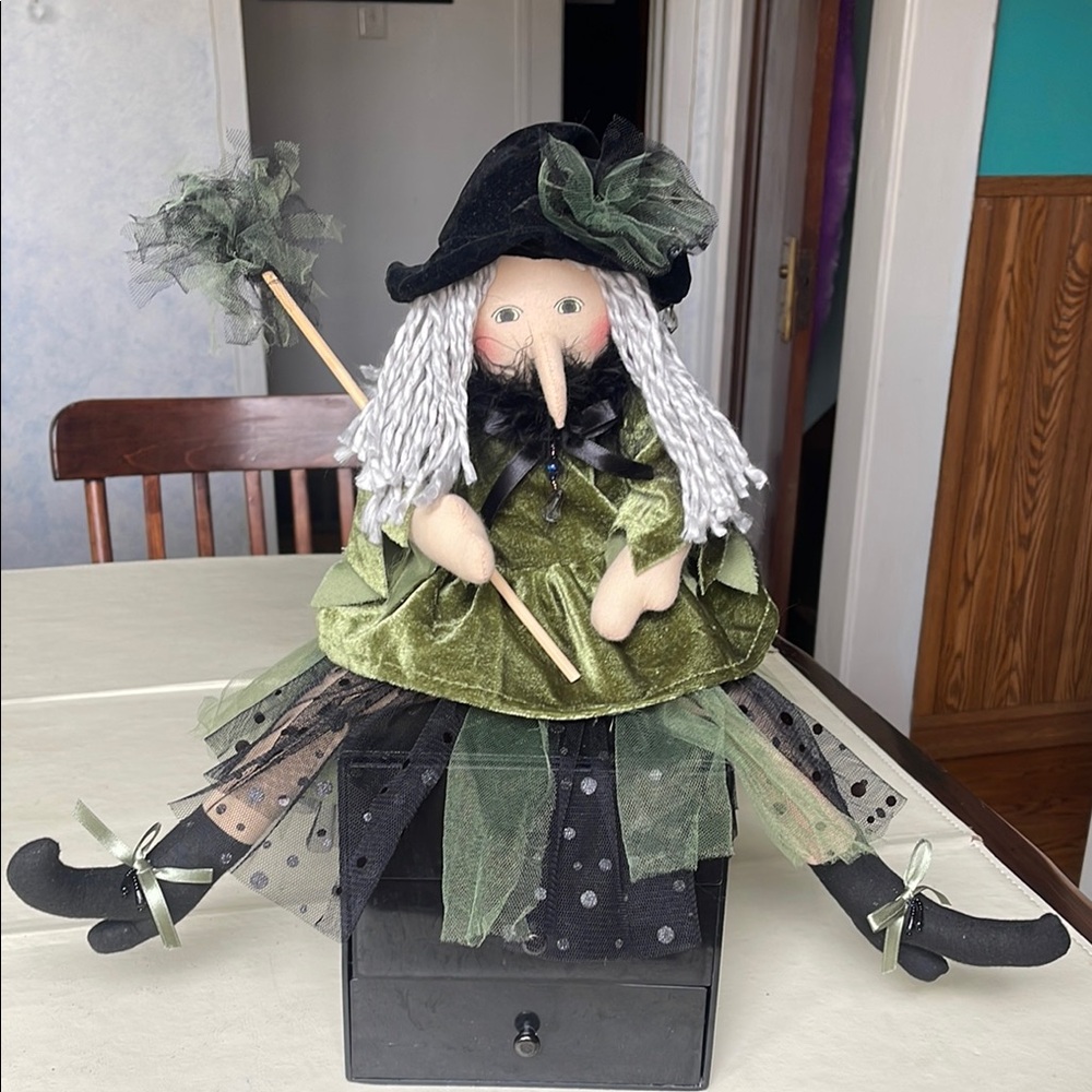 Green and Black Witch Doll - Picture 2 of 10